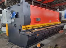 QC11Y-12×8000液压闸式剪板机